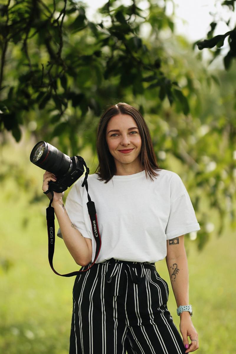 Pája Vrabcová s fotoaparátem